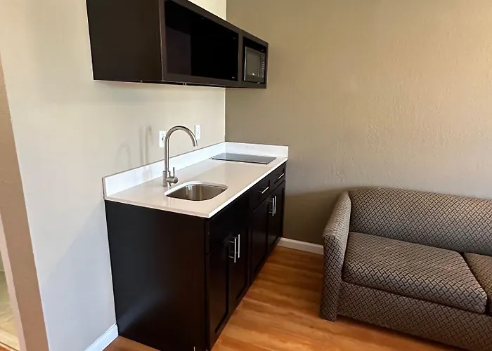 Americas Value Hotel